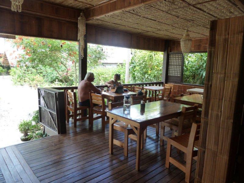 Bamboo House Beach Lodge & Restaurant Puerto Galera Exterior photo